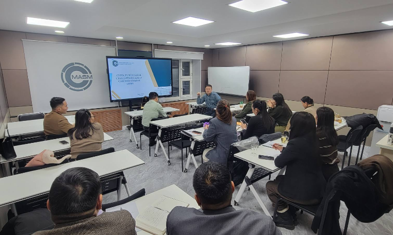 2025.12.10-ны өдөр MNS 7068:2025, Төрийн албаны үйл ажиллагаанд тавих ерөнхий шаардлага стандартын танилцуулах сургалтыг зохион байгууллаа. Энэ үеэр Хэлтсийн дарга С.Чулуунбат байгууллагын үйл ажиллагаа, энэ онд хийгдсэн онцлох ажлуудыг танилцуулан сонирхолтой мэдээлэл хүргэлээ. Цаг гарган зорин ирж идэвхитэй хамрагдсан аймгийн ИТХ-ын хамт олонд талархал илэрхийлж ажлын амжилт хүсье.